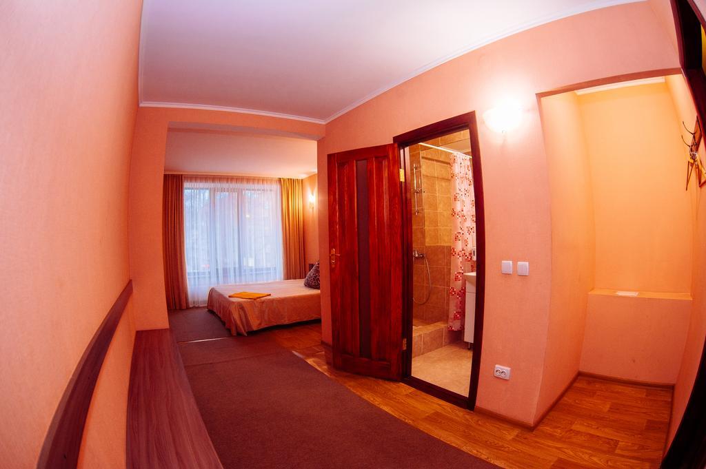 Leo Hostel Chernihiv Bagian luar foto