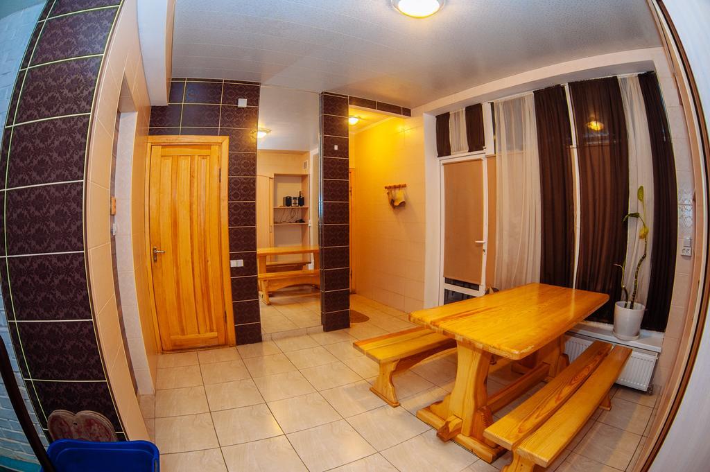 Leo Hostel Chernihiv Bagian luar foto