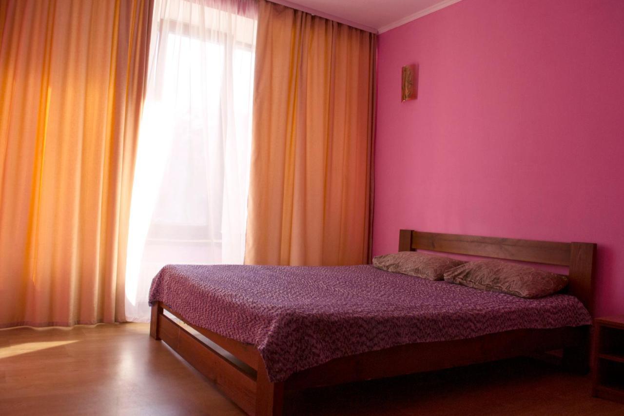 Leo Hostel Chernihiv Bagian luar foto