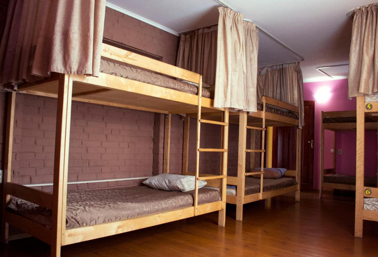 Leo Hostel Chernihiv Bagian luar foto